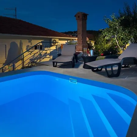 Feriehus Family Friendly House With A Swimming Pool Nerezisca, Brac - 20132 Nerezisca