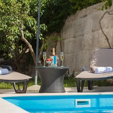 Family Friendly House With A Swimming Pool Nerezisca, Brac - 20132 Nerezisca